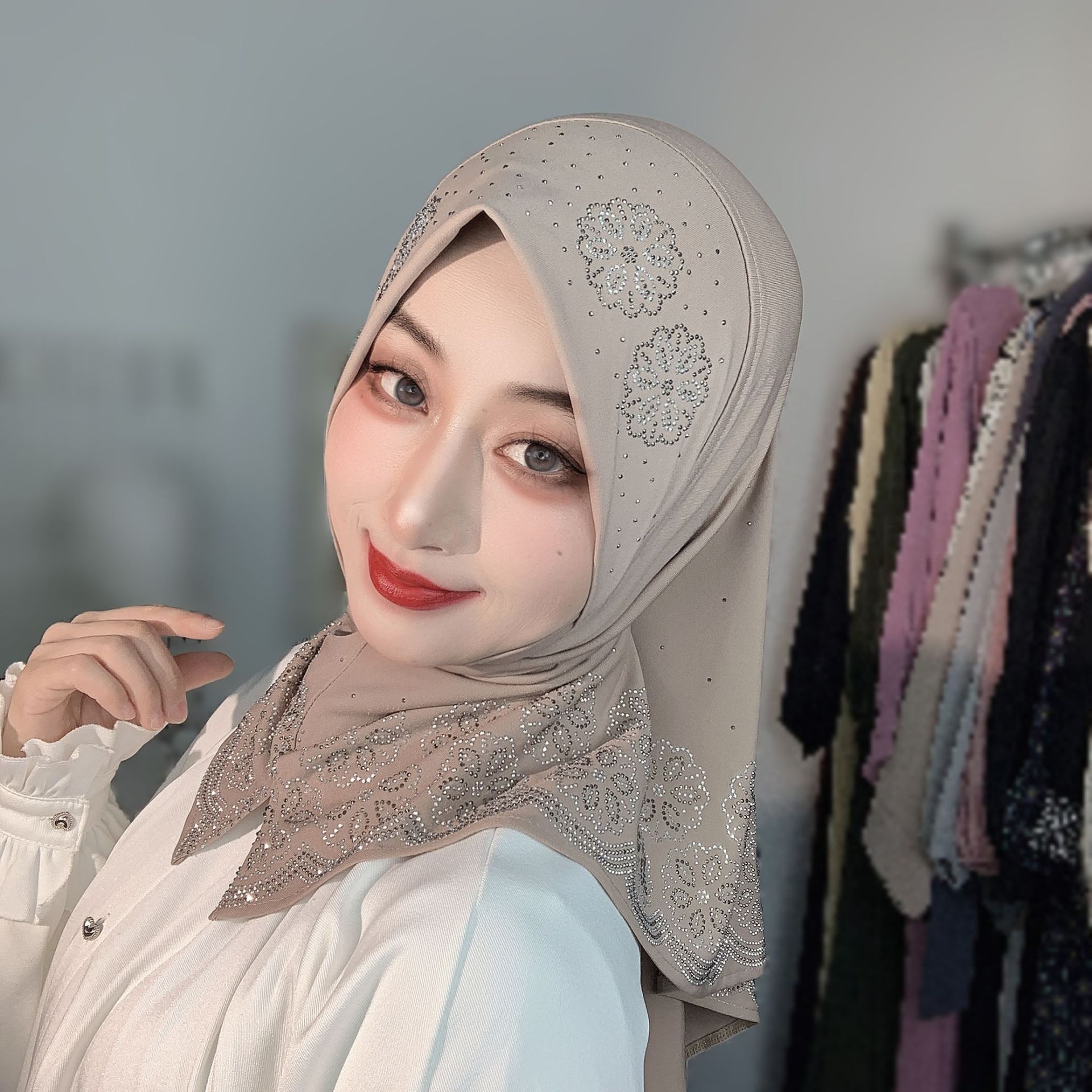 Hijab musulmano pronto da indo - Women Fashion Designers recensione e prezzo