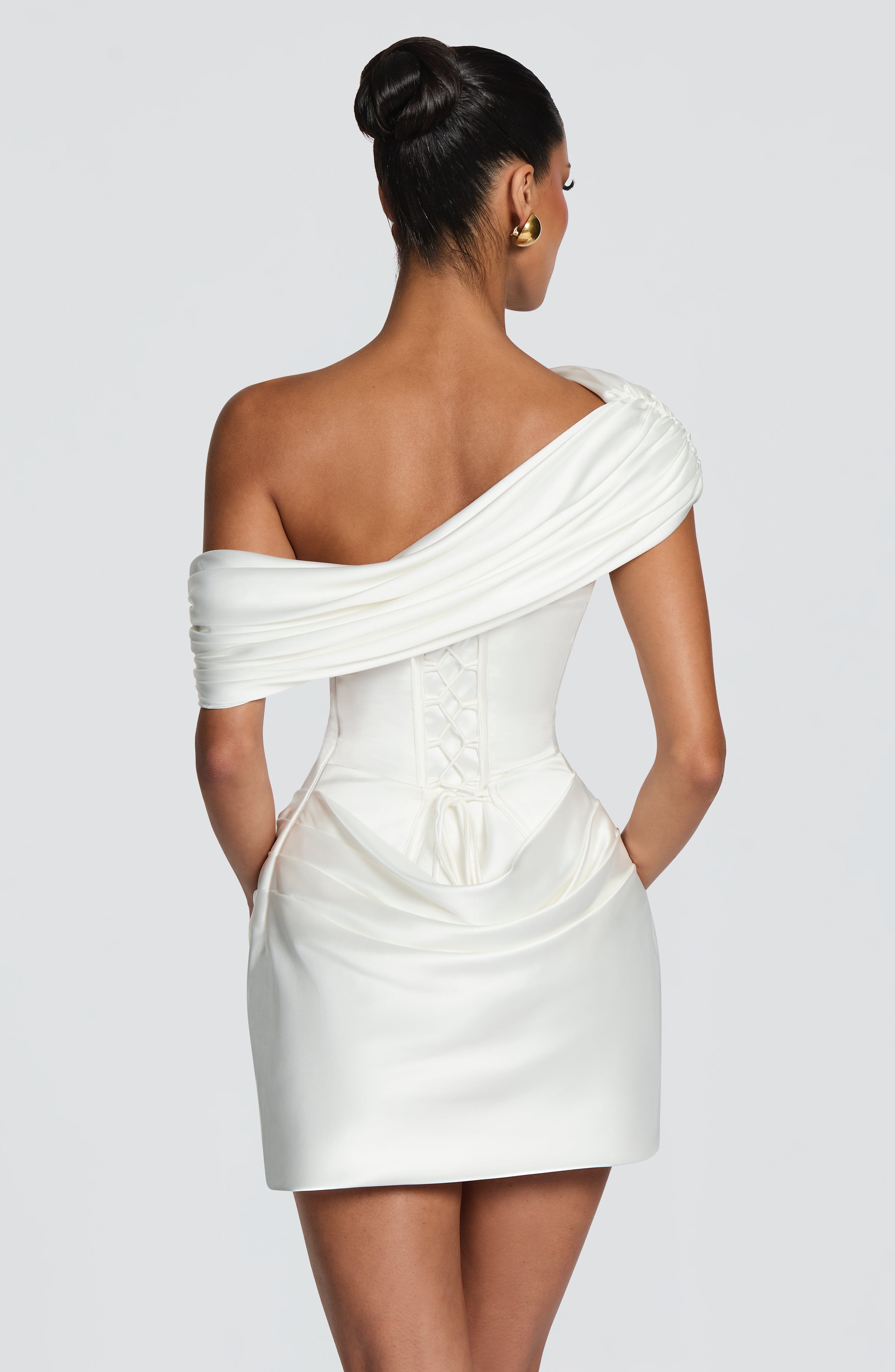 2 Stili di Mini Abiti Bianchi  - Ruched Dress Mini recensione e prezzo